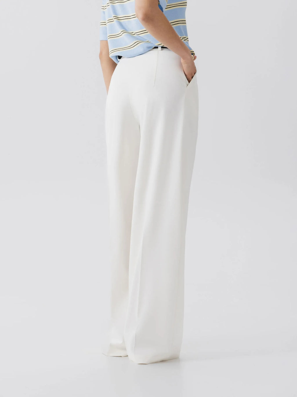 Palazzo season is officially here! 🕊️ If you’re looking for a sign to upgrade your wardrobe with these flowy essentials, this is it. High-waisted, wide-leg, and endlessly stylish.