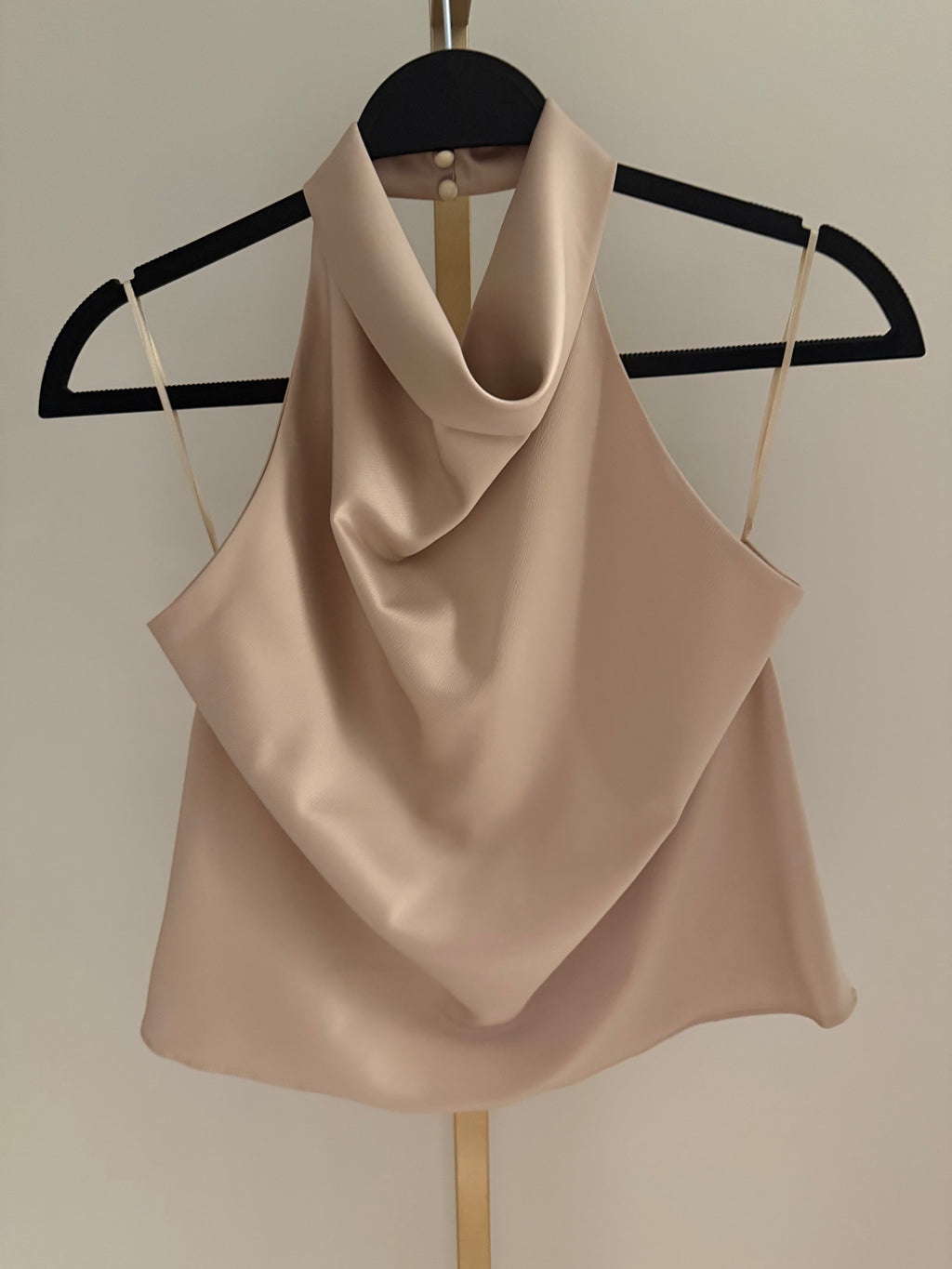 Timeless elegance ✨

Our chic halter neck top is now available 🤍